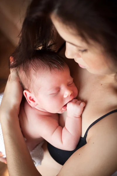 Mother with her newborn baby — Stock Photo, Image