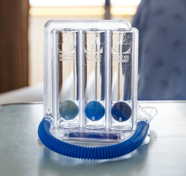 Tre bollar incitament Spirometer för djupt patientens andning — Stockfoto