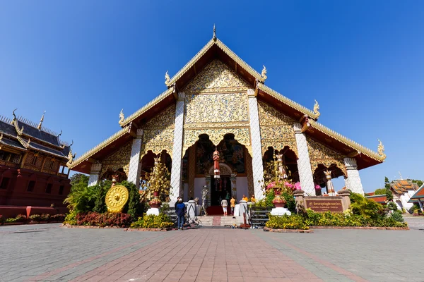 Ordinationshalle in wat phra that hariphunchai at lamphun north o — Stockfoto