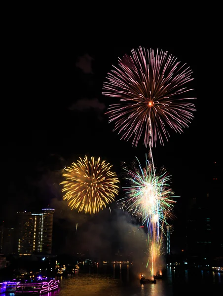 Fireworks over Chaopraya river near hotel in Bangkok Thailand — Stock Photo, Image