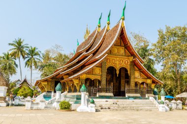  Renkli Wat Xieng tanga Luang pra tapınakta bang Loas
