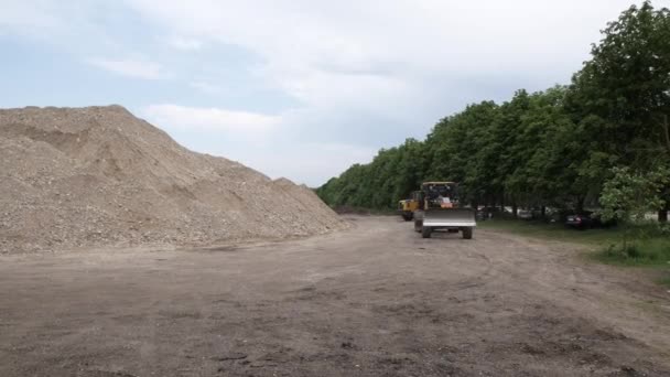 Industrial motor grader on ground in site background, earth moving engine equipment Russia, Stavropol, 10.06.20 — Vídeos de Stock