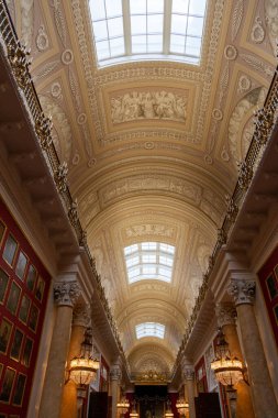 Saint Petersburg, Rusya, 21.04.2019, Kış Sarayı. Savaş galerisi. Tavan J. Scotty 'nin çizimlerine göre boyanmış..