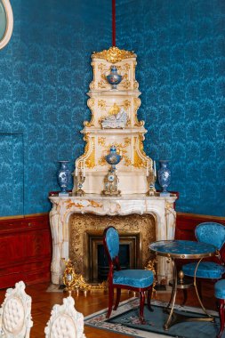 Saint Petersburg, Rusya, 18.04.2019, Yusupov Sarayı mavi oturma odası