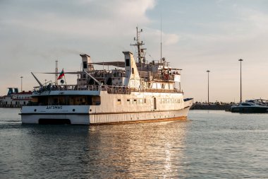 SOCHI, RUSSIA - 5 Haziran 2018: İnsanlarla yolcu gemisi seyahatine çıkıyor