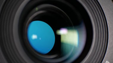 Servis merkezindeki lensleri kapatın. Seçici odak.