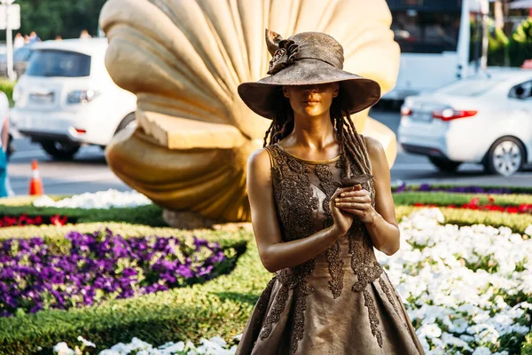 Sochi Russia June 2018 Living Statue Young Woman Painted Gold — Stock Photo, Image