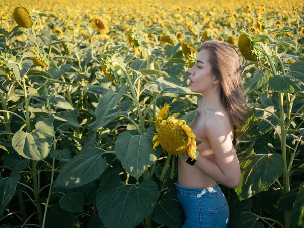 Funny Photo Beautiful Woman Long Hair Smiling Holding Yellow Sunflower — Stock Photo, Image
