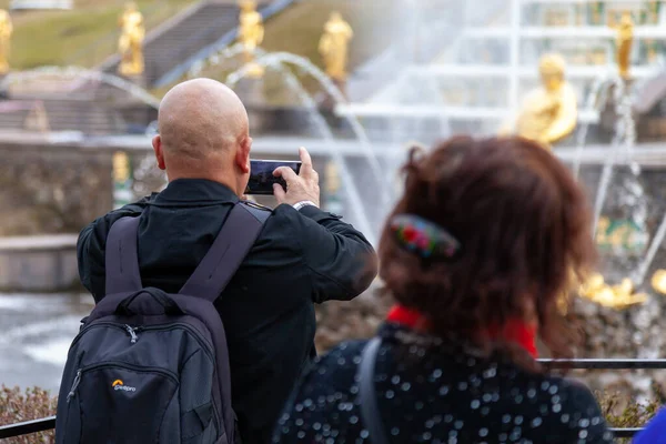 Russia San Pietroburgo 2019 Turisti Dalla Cina Fotografano Punto Riferimento — Foto Stock