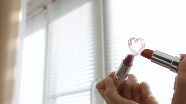 Girl Draws Red Heart Lipstick Mirror Selective Focus — Stock Photo, Image