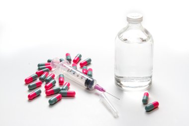 İlaç enjeksiyonu ve kapsül