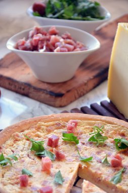 Quiche jambon ve peynir ile 