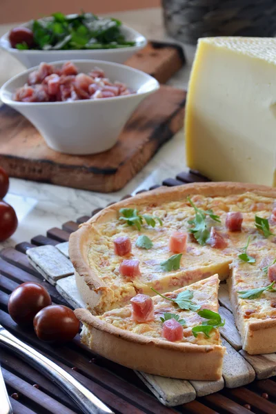Quiche au jambon et fromage — Photo