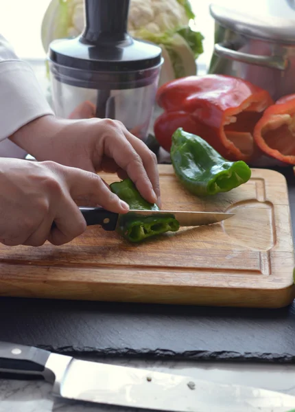 Chef cutting vegetables — Stock Photo, Image