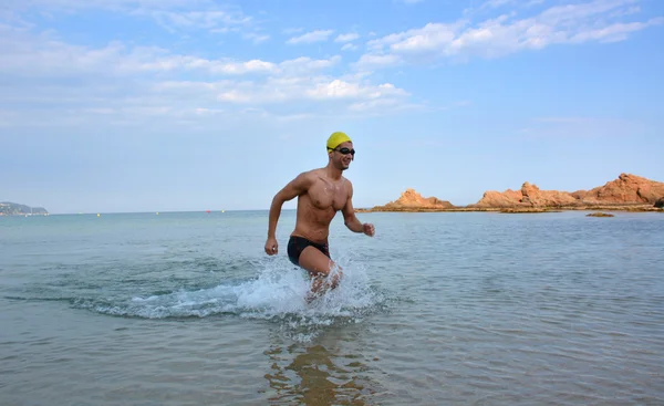 Addestramento nuotatori sulla spiaggia — Foto Stock