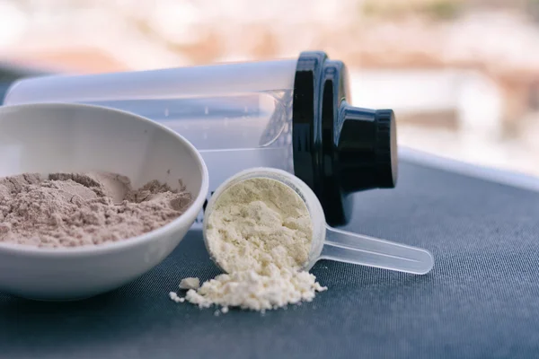 Soro de proteína gosto baunilha e chocolate — Fotografia de Stock