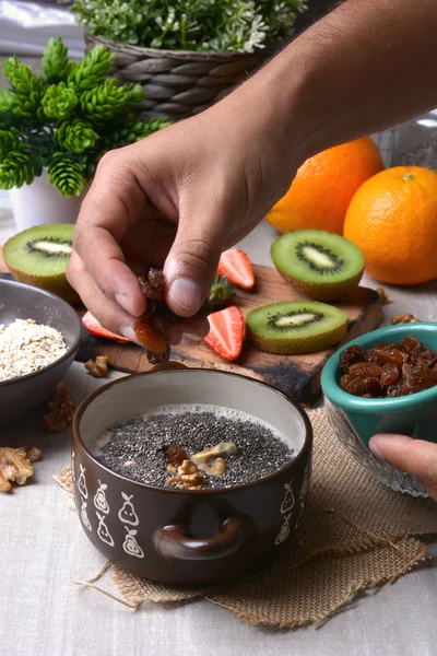 Preparação de café da manhã com flocos de aveia — Fotografia de Stock