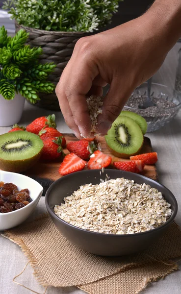 Preparación del desayuno con copos de avena — Foto de Stock