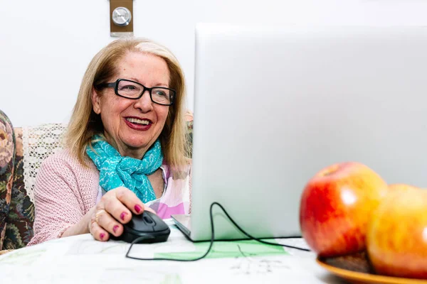Year Old Grandmother Using Laptop Home Concept Technologies Elderly — Stock Photo, Image