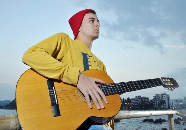 Modern musician posing with his  guitar — Stock Photo, Image