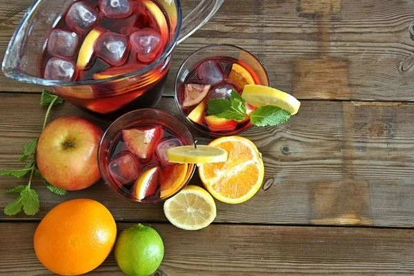 Pahar de gheață rece Sangria — Fotografie, imagine de stoc