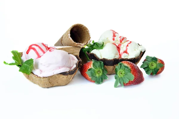 Jahodová a vanilková zmrzlina — Stock fotografie