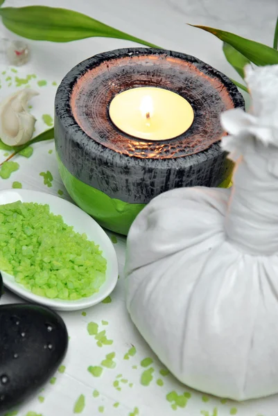 Velas con piedras de colores — Foto de Stock