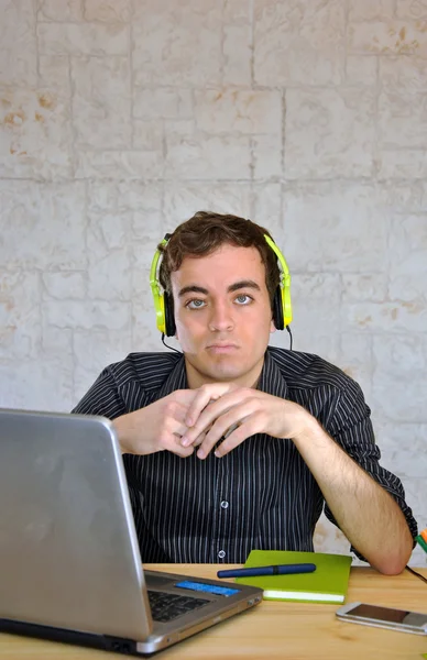 Young guy getting facial expressions — Stock Photo, Image