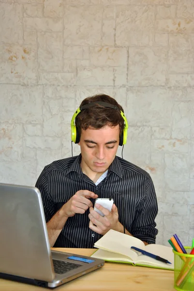 Young guy getting facial expressions — Stock Photo, Image