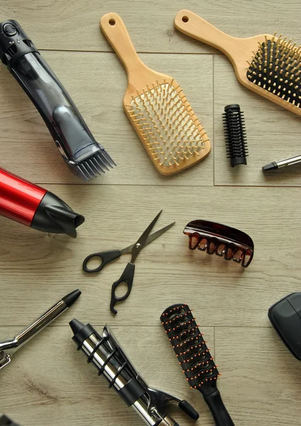 Hairdressing tools on a wooden floor — Stock Photo, Image