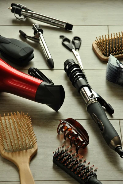 Hairdressing tools on a wooden floor — Stock Photo, Image