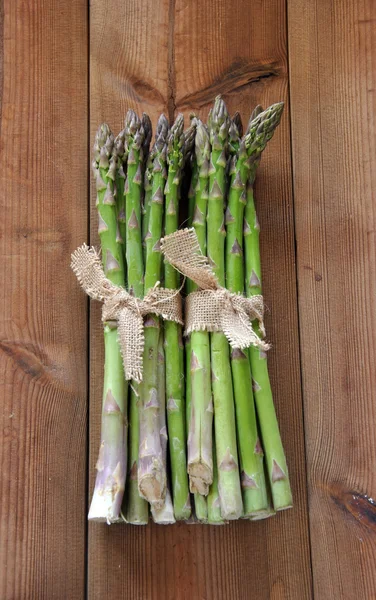 Organic asparagus on wooden table — Stock Photo, Image