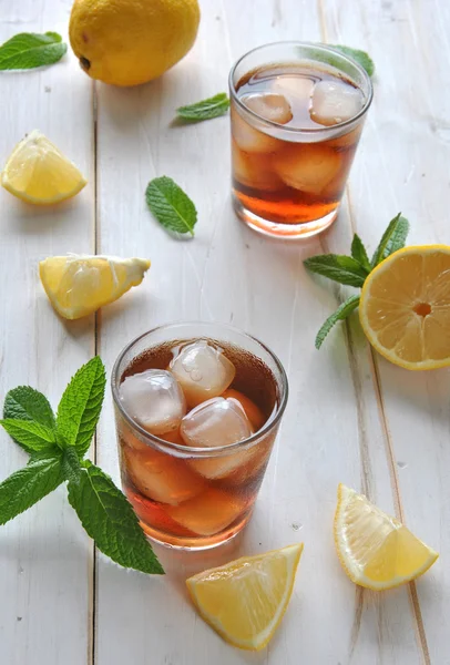 Glasses of ice tea with mint — Stock Photo, Image
