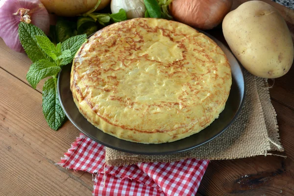 Omelette espagnole aux pommes de terre et aux œufs — Photo