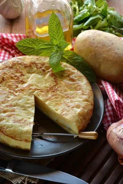 İspanyol omlet patates ve yumurta ile — Stok fotoğraf