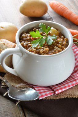 Mercimek Güveç patates ile kase