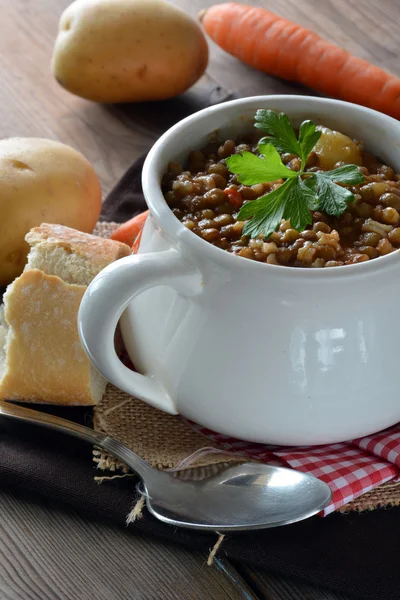 Kom van linze stoofpot met aardappelen — Stockfoto