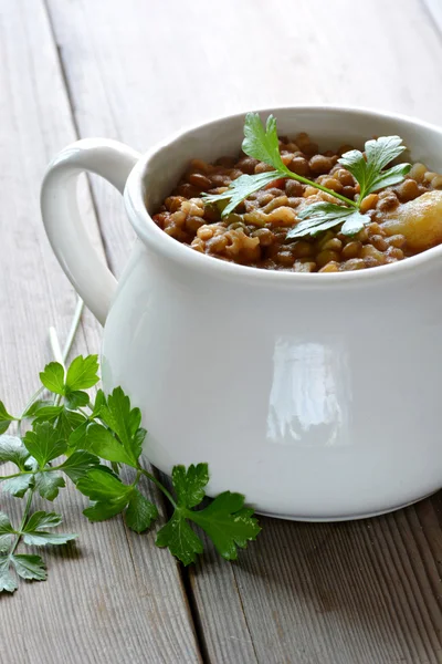 Kom van linze stoofpot met aardappelen — Stockfoto