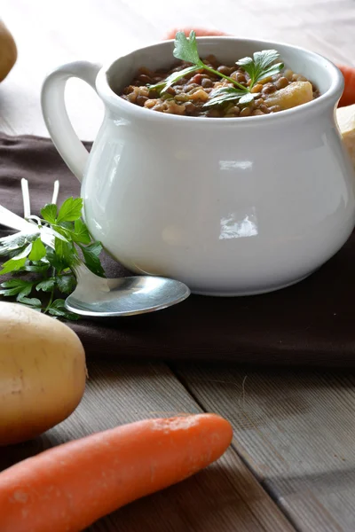 Kom van linze stoofpot met aardappelen — Stockfoto