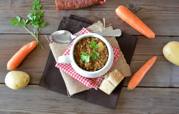 Ciotola di stufato di lenticchie con patate — Foto Stock