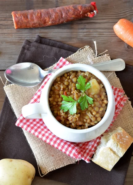 Kom van linze stoofpot met aardappelen — Stockfoto