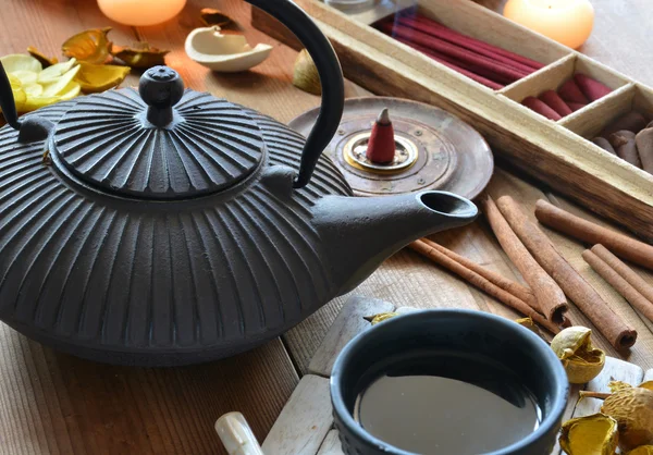 Cups of black tea accompanied by incense — Stock Photo, Image