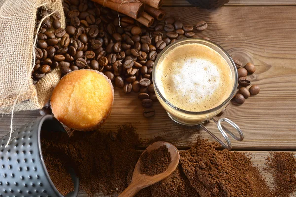 Tasse heißen Kaffee — Stockfoto