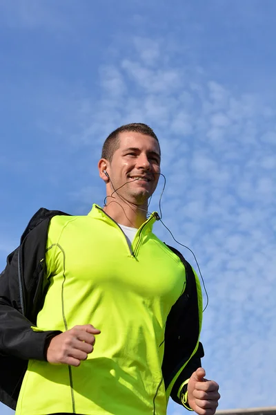 Junge Leichtathletin läuft — Stockfoto