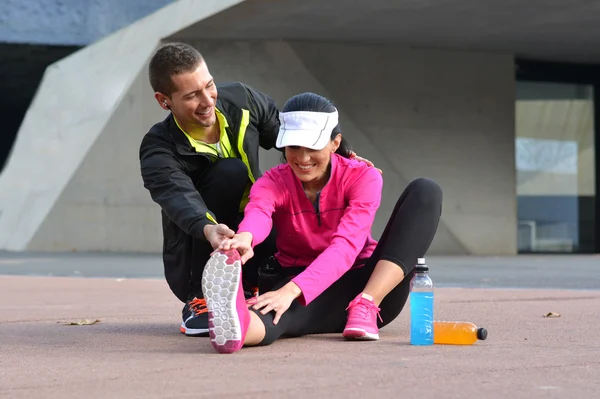 Par gör stretching — Stockfoto