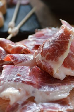 iştah açıcı jambon Serrano ekmek ile kavrulmuş 