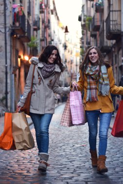 alışverişe çıkmayı arkadaşlar 