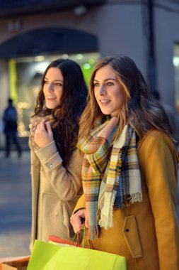 alışverişe çıkmayı arkadaşlar