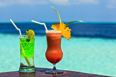 Bir plaj bardak içki geçerli