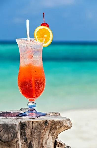 Cool drink on a beach — Stock Photo, Image